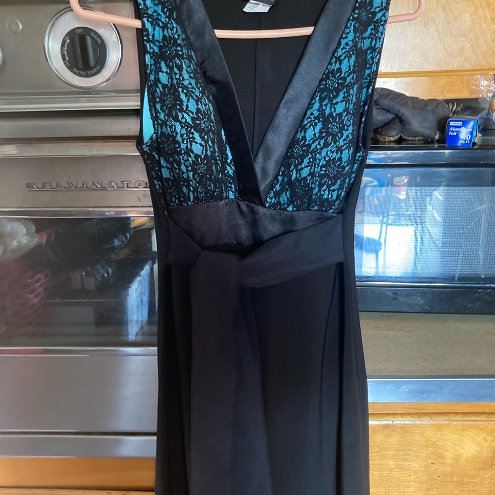 Taboo dress black with teal color and v-beck